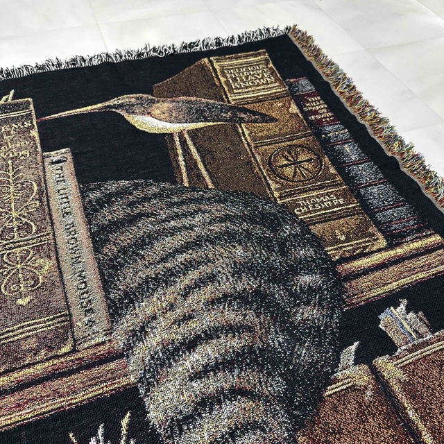 本棚で寝る猫 マルチカバー ソファーカバー ビンテージラグ 183x134の
