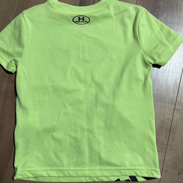 UNDER ARMOUR(アンダーアーマー)のアンダーアーマ　蛍光黄色Tシャツ キッズ/ベビー/マタニティのキッズ服男の子用(90cm~)(Tシャツ/カットソー)の商品写真