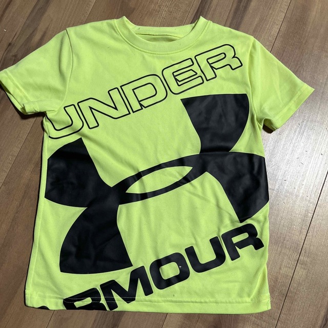 UNDER ARMOUR(アンダーアーマー)のアンダーアーマ　蛍光黄色Tシャツ キッズ/ベビー/マタニティのキッズ服男の子用(90cm~)(Tシャツ/カットソー)の商品写真