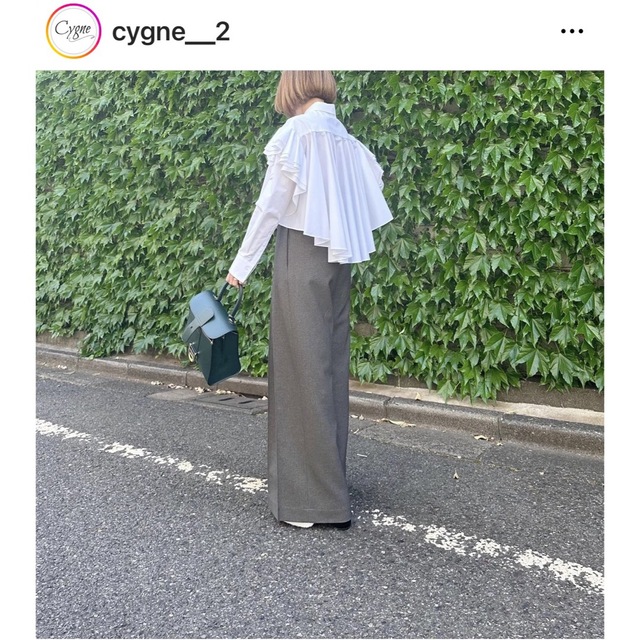 専用 cygne シーニュ バックフレアーショート丈ブラウス - シャツ