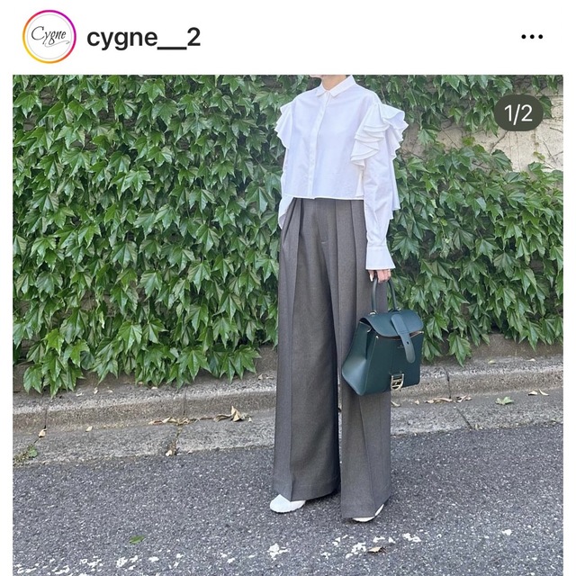 専用 cygne シーニュ バックフレアーショート丈ブラウス - シャツ