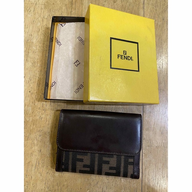 値下げ！Fendi フェンディ 折りたたみ財布  新品、未使用折り財布