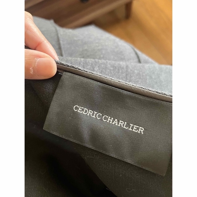 CÉDRIC CHARLIER(セドリックシャルリエ)の【美品】CEDRIC CHARLIER→大人スタイルスカート レディースのスカート(ひざ丈スカート)の商品写真