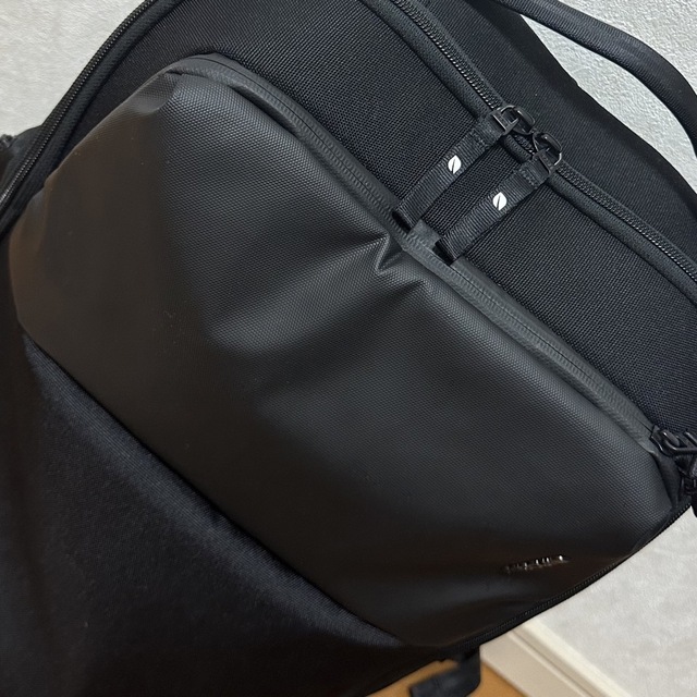 Incase(インケース)のincase A.R.C. Daypack (Black) セット メンズのバッグ(バッグパック/リュック)の商品写真