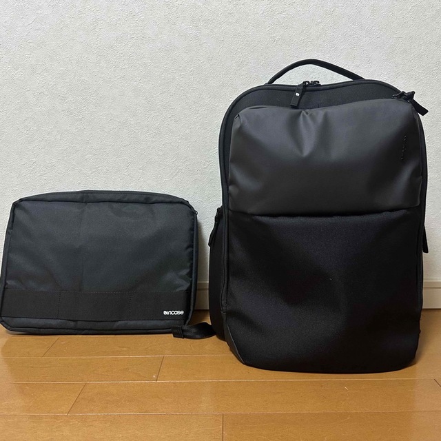 Incase(インケース)のincase A.R.C. Daypack (Black) セット メンズのバッグ(バッグパック/リュック)の商品写真