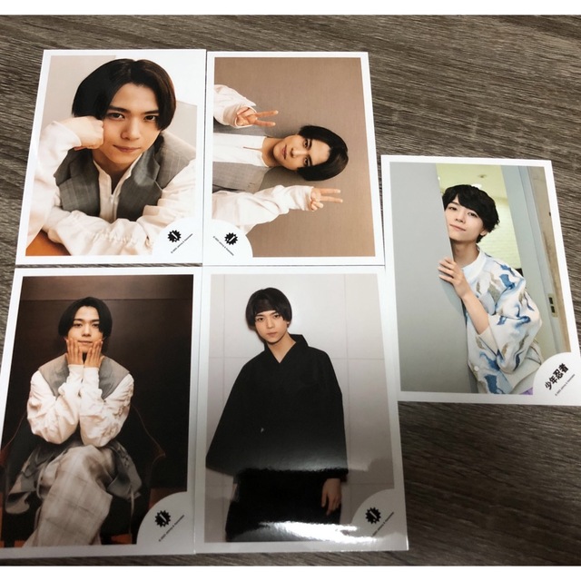 織山尚大 公式写真 グリフォ 写真  少年忍者 エンタメ/ホビーのタレントグッズ(アイドルグッズ)の商品写真