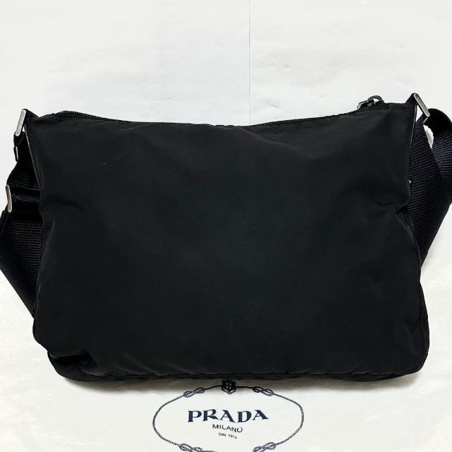 PRADA(プラダ)のプラダ ショルダーバッグ カメラバッグ クロスボディ 斜め掛け 三角ロゴ 黒 レディースのバッグ(ショルダーバッグ)の商品写真