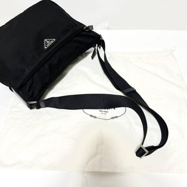 PRADA(プラダ)のプラダ ショルダーバッグ カメラバッグ クロスボディ 斜め掛け 三角ロゴ 黒 レディースのバッグ(ショルダーバッグ)の商品写真