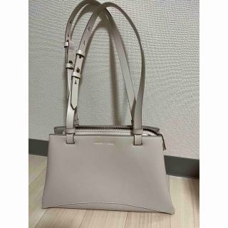 チャールズアンドキース(Charles and Keith)の新品タグ付き　チャールズアンドキース　ダブルハンドルトートバッグ(トートバッグ)