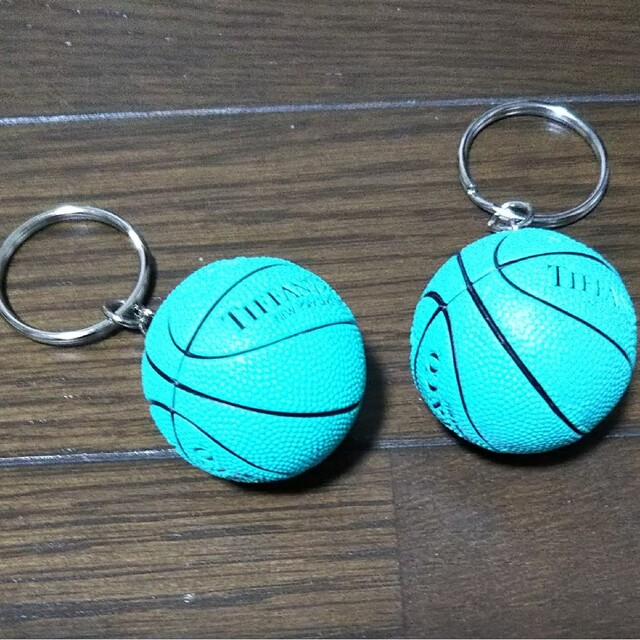 ティファニーブルー バスケットボールキーリング２個セット レディースのファッション小物(キーホルダー)の商品写真