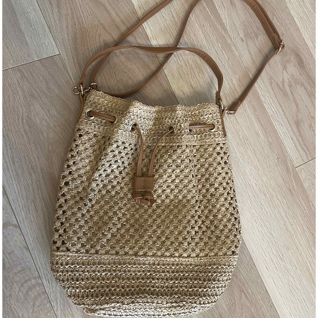 かご編みショルダーバッグ レディースのバッグ(かごバッグ/ストローバッグ)の商品写真