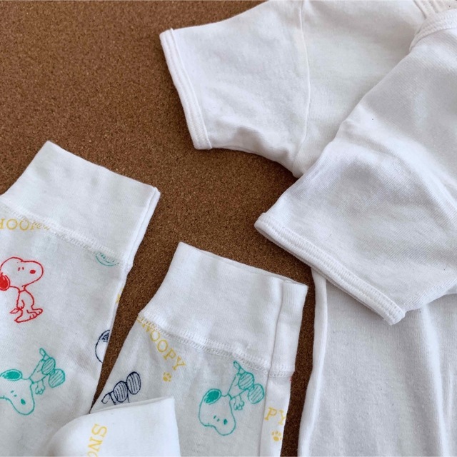 SNOOPY(スヌーピー)の【大人気キャラ】SNOOPYとハローキティのベビー服2枚セット　長袖ロンパース キッズ/ベビー/マタニティのキッズ服女の子用(90cm~)(下着)の商品写真