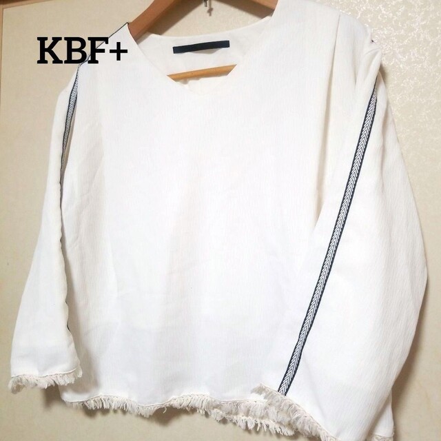 KBF(ケービーエフ)の【値下げ中】KBF+ フリンジＶネックトップス  アーバンリサーチ　長袖ブラウス レディースのトップス(シャツ/ブラウス(長袖/七分))の商品写真