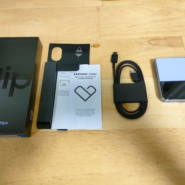 年中無休】 Galaxy 有名な高級ブランド Z Flip4 256gb 海外版 ブルー