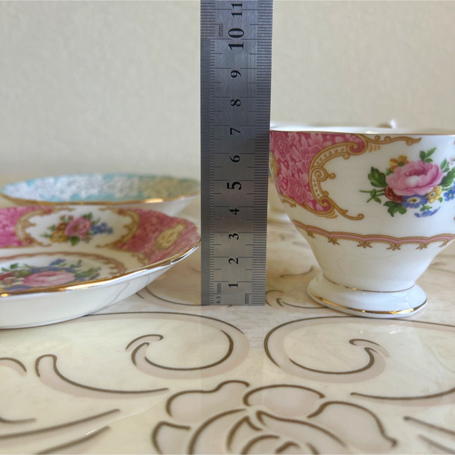 ROYAL ALBERT(ロイヤルアルバート)のロイヤルアルバート ROYAL ALBERT カップ&ソーサー　2客セット インテリア/住まい/日用品のキッチン/食器(食器)の商品写真