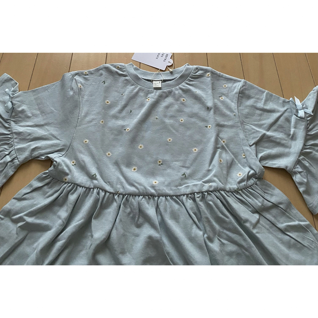 apres les cours(アプレレクール)のアプレレクール 花プリントペプラムTシャツ 140 キッズ/ベビー/マタニティのキッズ服女の子用(90cm~)(Tシャツ/カットソー)の商品写真