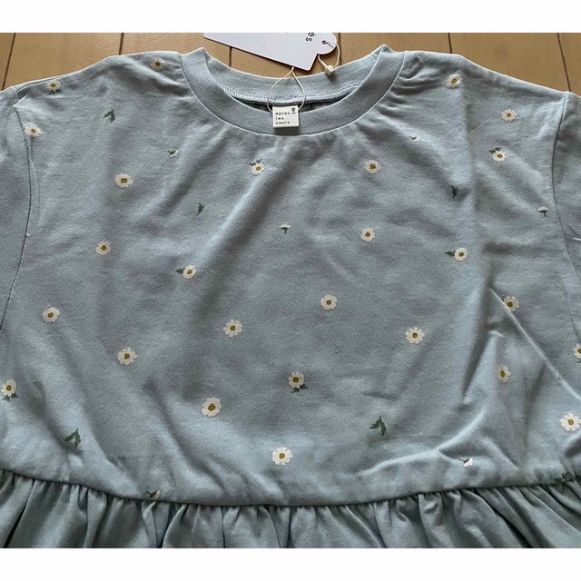 apres les cours(アプレレクール)のアプレレクール 花プリントペプラムTシャツ 140 キッズ/ベビー/マタニティのキッズ服女の子用(90cm~)(Tシャツ/カットソー)の商品写真