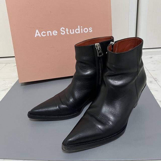 acne ショートブーツ