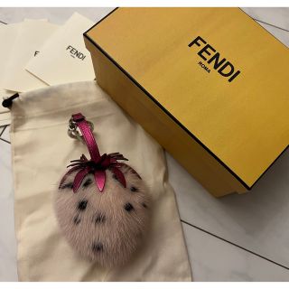 組み合わせ自由自在 FENDI フェンディ チャーム - ベージュxピンクx黄