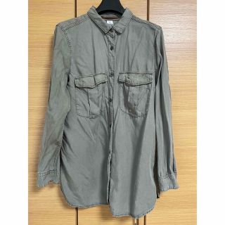 エイチアンドエム(H&M)の【H&M】カーキシャツ 38サイズ(シャツ/ブラウス(長袖/七分))