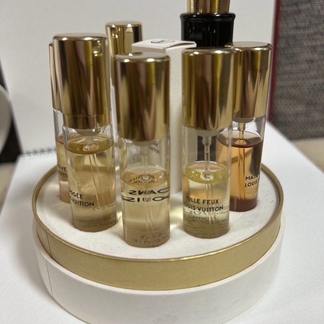 LOUIS VUITTON(ルイヴィトン)のルイヴィトン トラベルスプレーセット 7.5ml 8本 廃盤 香水 コスメ/美容の香水(香水(女性用))の商品写真
