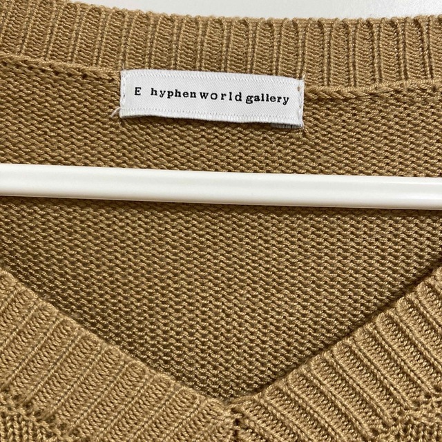 E hyphen world gallery(イーハイフンワールドギャラリー)のE hyphen world gallery ベージュ トップス ニット レディースのトップス(ニット/セーター)の商品写真