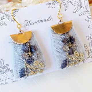 インド刺繍ピアス　タッセルピアス　小ぶり　ブルー　大人可愛い　イヤリング(ピアス)