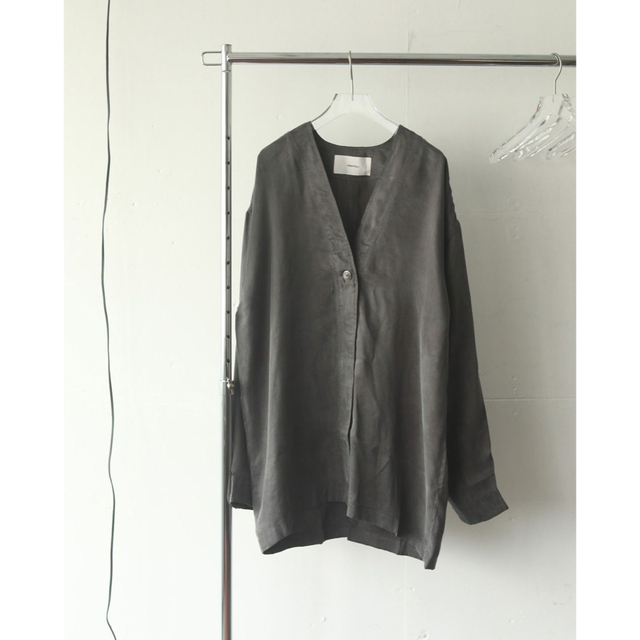 TODAYFUL(トゥデイフル)のtodayful collarless satin shirts レディースのトップス(シャツ/ブラウス(長袖/七分))の商品写真