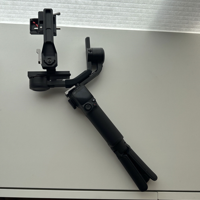 DJI RS 3 Mini、3軸ジンバル軽量スタビライザー