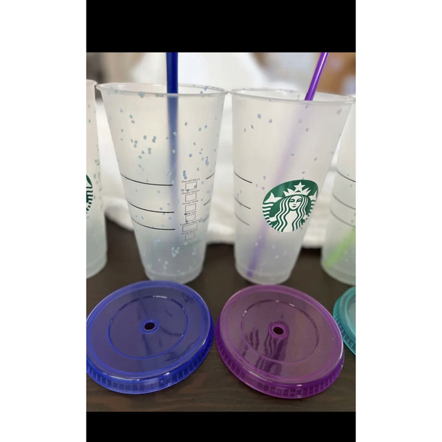 Starbucks Coffee(スターバックスコーヒー)の新品　即発送　スターバックス　カラーチェンジング　リユーザブルカップ　5点セット インテリア/住まい/日用品のキッチン/食器(グラス/カップ)の商品写真