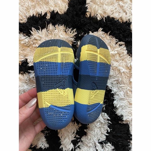 adidas(アディダス)のadidas サンダル キッズ/ベビー/マタニティのベビー靴/シューズ(~14cm)(サンダル)の商品写真