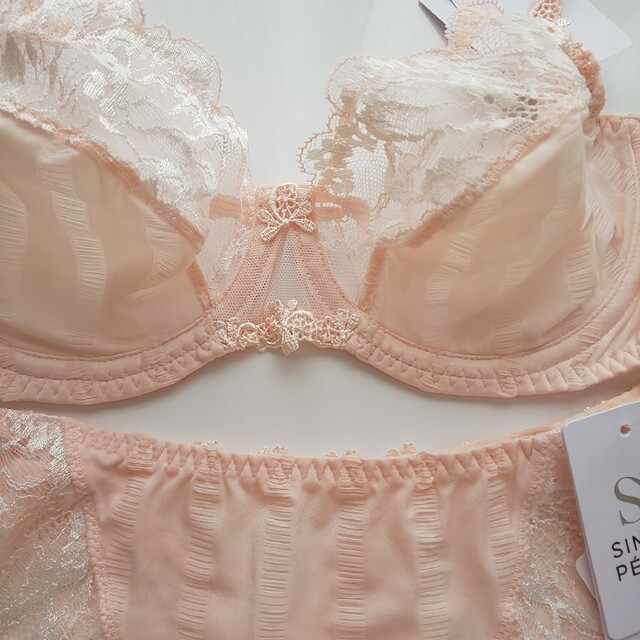 Simone Perele(シモーヌペレール)の☆シモーヌ ペレール☆C70  ピンク 新品 レディースの下着/アンダーウェア(ブラ&ショーツセット)の商品写真