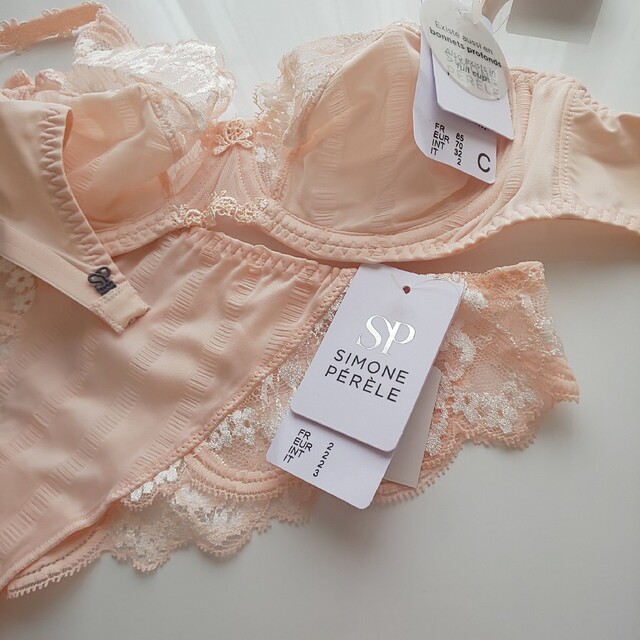 Simone Perele(シモーヌペレール)の☆シモーヌ ペレール☆C70  ピンク 新品 レディースの下着/アンダーウェア(ブラ&ショーツセット)の商品写真