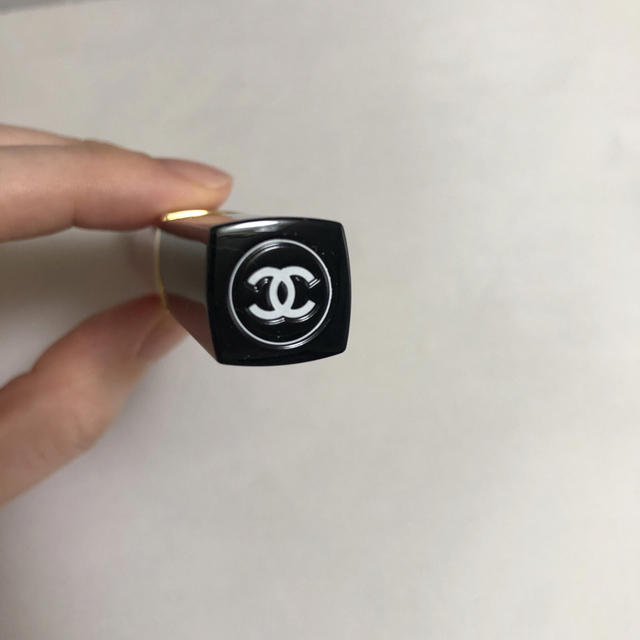 CHANEL(シャネル)のシャネル　ルージュココグロス　106アマレナ コスメ/美容のベースメイク/化粧品(リップグロス)の商品写真