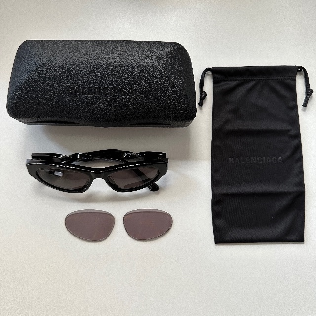 BALENCIAGA - 新品未使用 BALENCIAGA twist logo sunglasses