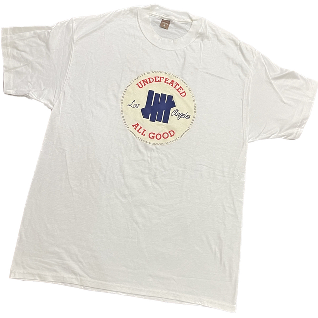 UNDEFEATED(アンディフィーテッド)の【UNDEFEATED】LA限定 ロゴTシャツ 白 L 新品 アンディー メンズのトップス(Tシャツ/カットソー(半袖/袖なし))の商品写真