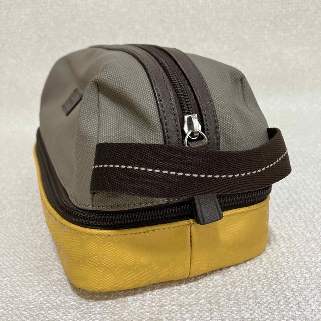 COACH(コーチ)のコーチ　COACH セカンドバッグ　シグネチャー　黄色　グレー メンズのバッグ(セカンドバッグ/クラッチバッグ)の商品写真