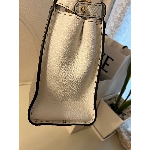 FENDI(フェンディ)の FENDI ピーカブー　セレリア　レギュラー　ホワイトゴールド金具 レディースのバッグ(ハンドバッグ)の商品写真