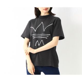 アディダス(adidas)のadidas Tシャツ(Tシャツ(半袖/袖なし))