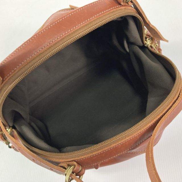 美品☆IL BISONTE イルビゾンテ 高級レザー トートバッグ 肩掛け-