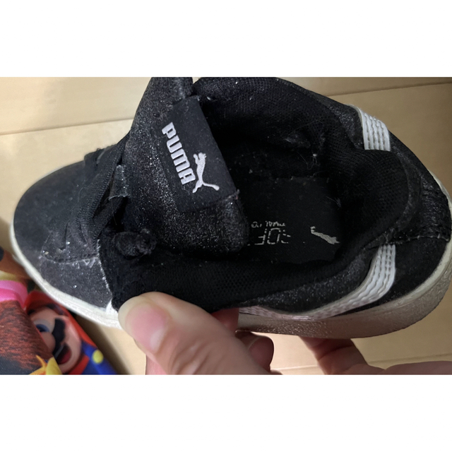 PUMA(プーマ)のPUMA黒ラメラメスニーカー17センチ キッズ/ベビー/マタニティのキッズ靴/シューズ(15cm~)(スニーカー)の商品写真