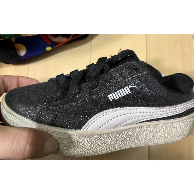 PUMA(プーマ)のPUMA黒ラメラメスニーカー17センチ キッズ/ベビー/マタニティのキッズ靴/シューズ(15cm~)(スニーカー)の商品写真