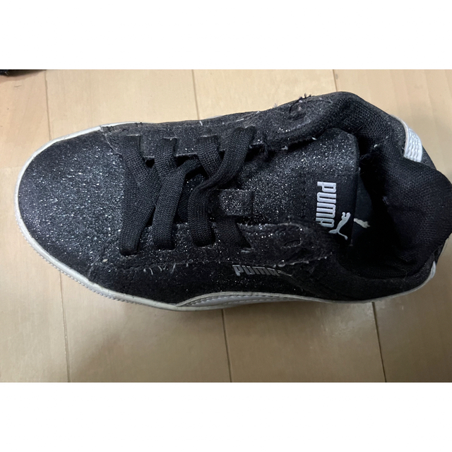 PUMA(プーマ)のPUMA黒ラメラメスニーカー17センチ キッズ/ベビー/マタニティのキッズ靴/シューズ(15cm~)(スニーカー)の商品写真