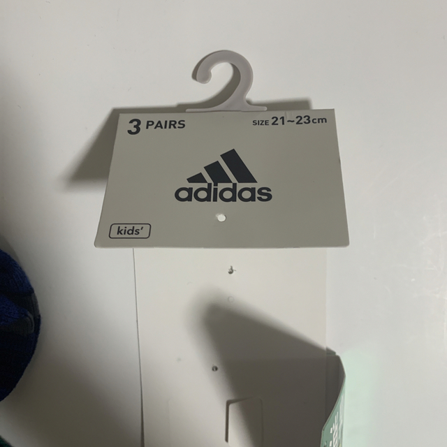 adidas(アディダス)の新品　未使用　kids靴下　21〜23センチ キッズ/ベビー/マタニティのこども用ファッション小物(靴下/タイツ)の商品写真