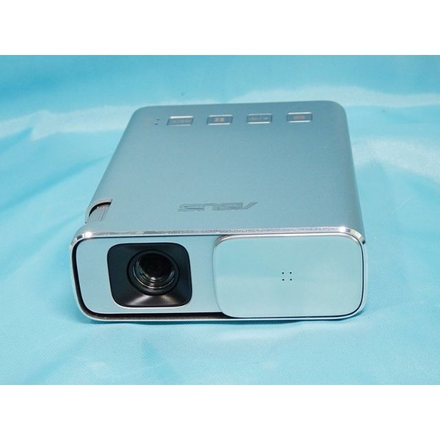 ★ ASUS 「ZenBeam E1」 モバイルプロジェクター ★