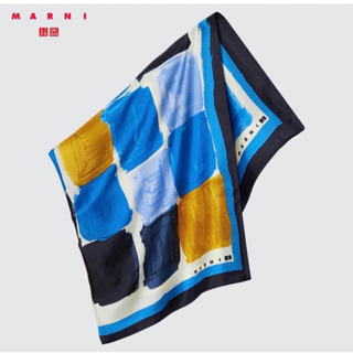 ユニクロ(UNIQLO)のユニクロ　MARNI シルク スカーフ　青色(バンダナ/スカーフ)