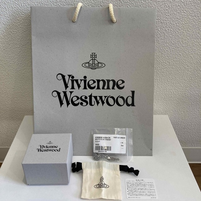 Vivienne Westwood PETITE オーブ ネックレス