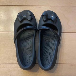 クロックス(crocs)のクロックス リボンチャーム  サンダル c11(サンダル)