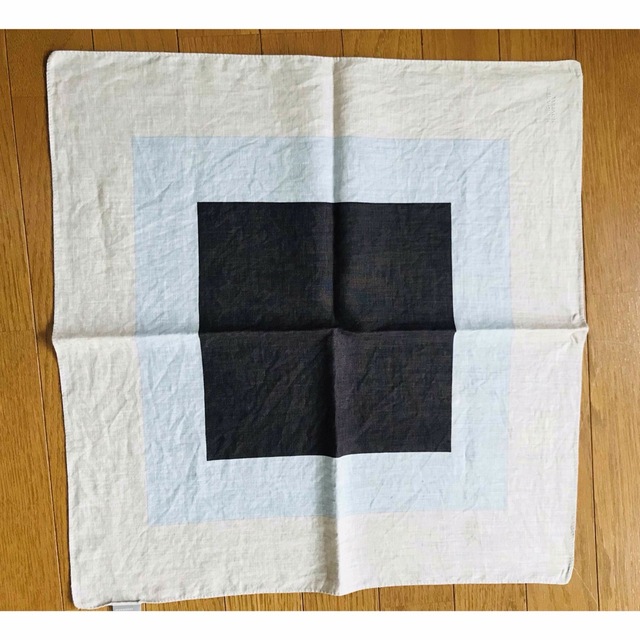 MARGARET HOWELL(マーガレットハウエル)のMARGARET HOWELL SQUARE PRINT HANKY ハンカチ レディースのファッション小物(ハンカチ)の商品写真