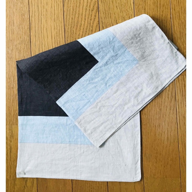 MARGARET HOWELL(マーガレットハウエル)のMARGARET HOWELL SQUARE PRINT HANKY ハンカチ レディースのファッション小物(ハンカチ)の商品写真